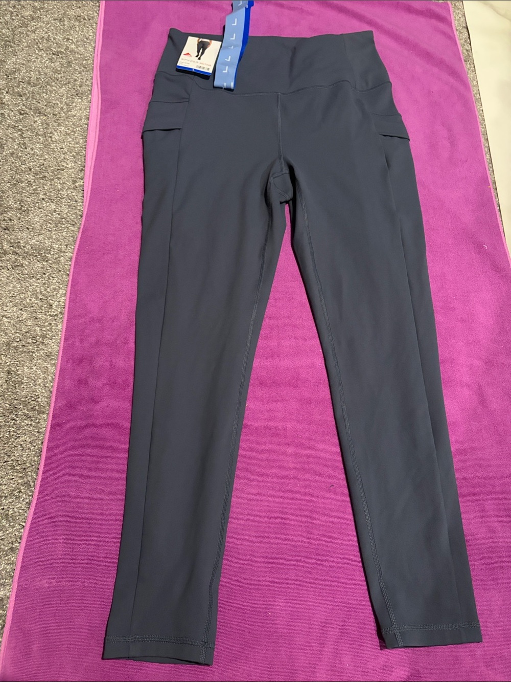 🩶 Women’s Spyder Active Hi-Rise Leggings With Large Pockets. NWT Size Large.
